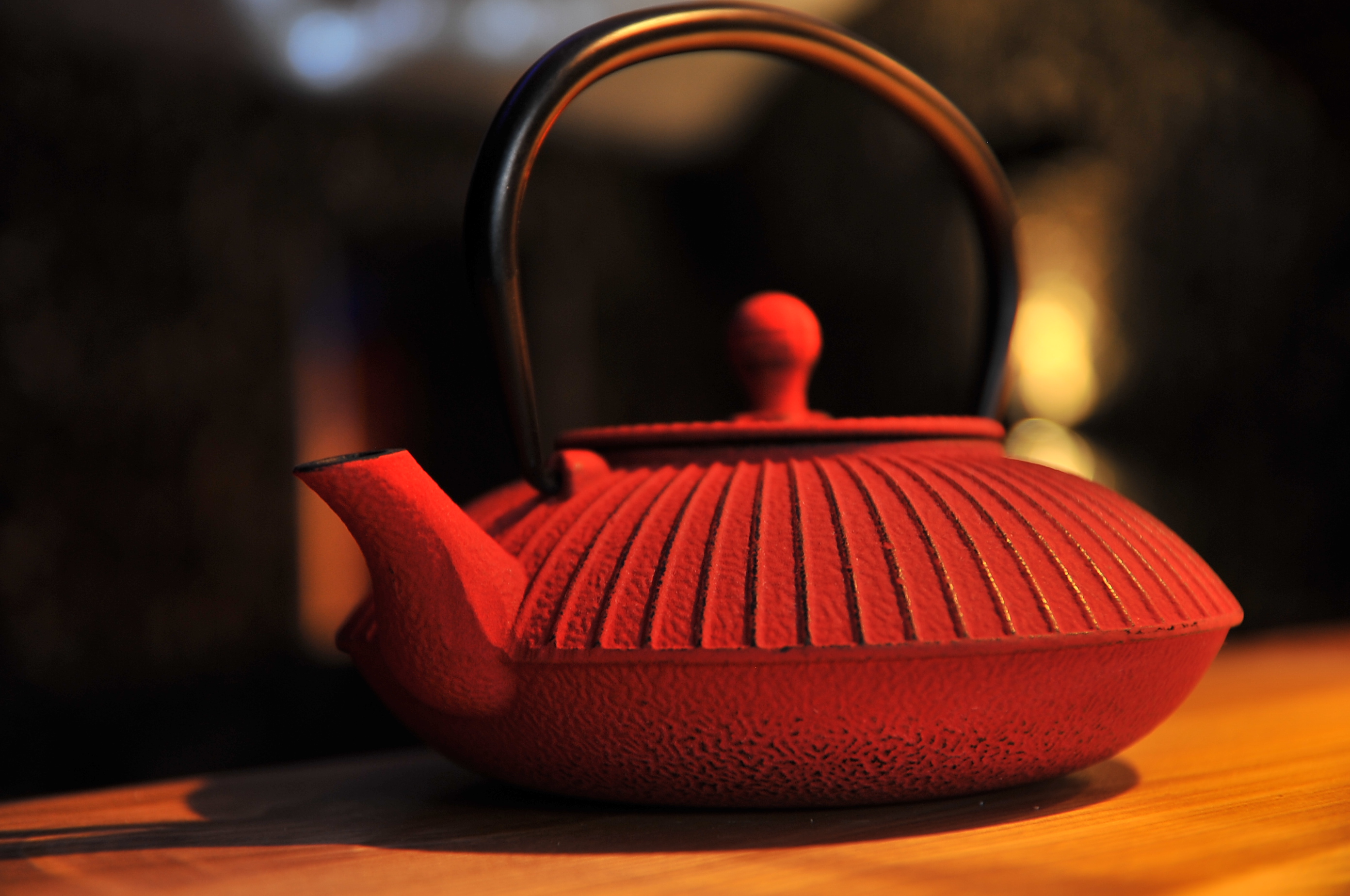 Tradiční čajová konvice z Golden&Black Benešov